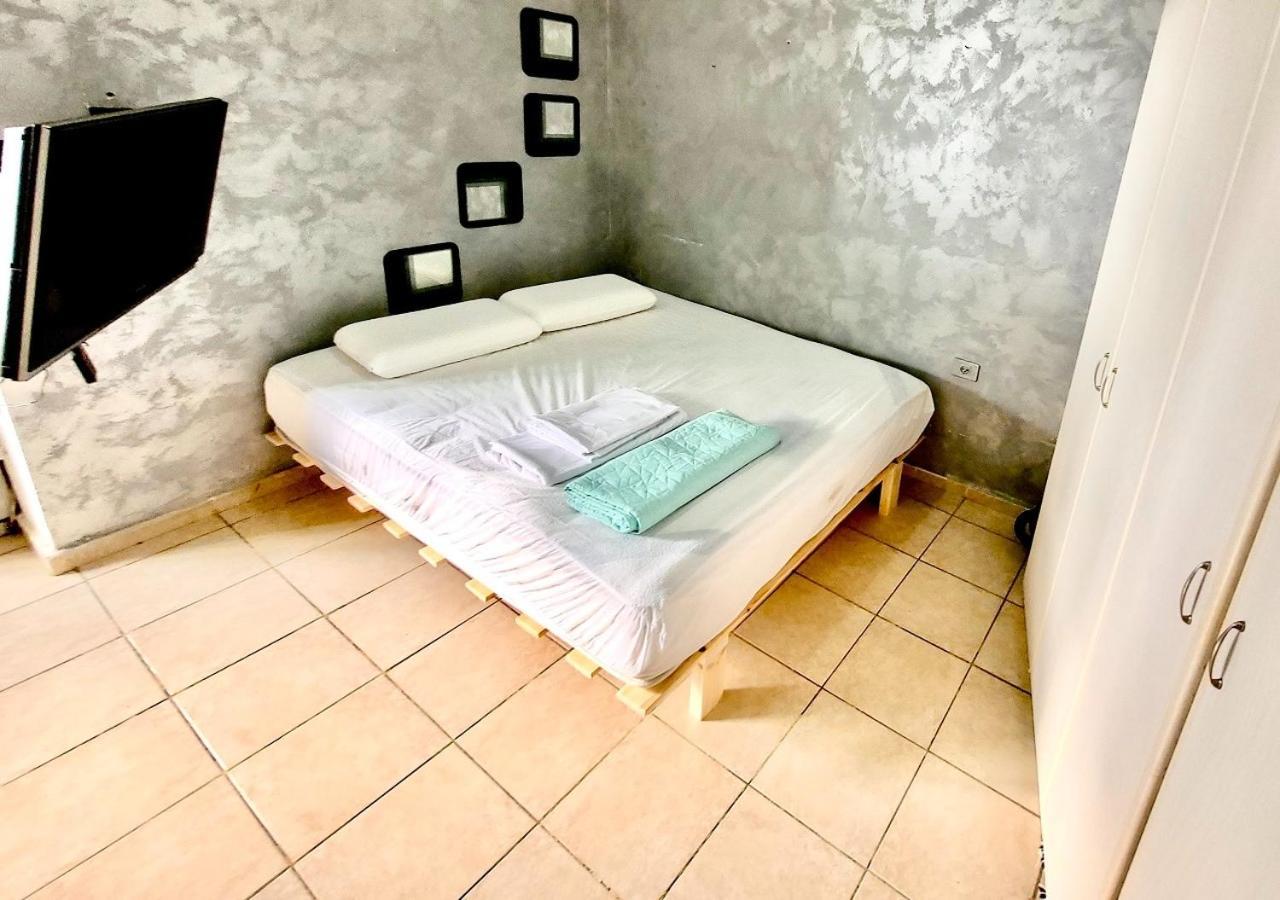 סטודיו על הים Appartement Bat Yam Buitenkant foto